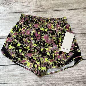 NWT LULULEMON Hotty Hot High-Rise Lined Short 2.5 " Yellow Highlight Black Size